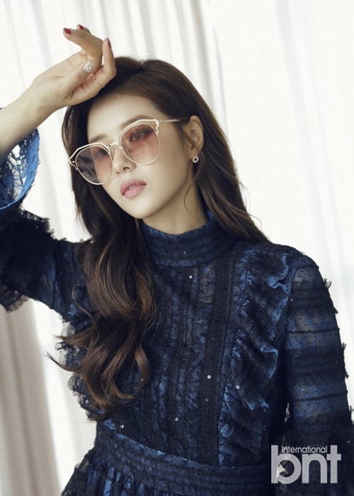 组图朴河娜拍时尚写真尽显曼妙梦幻