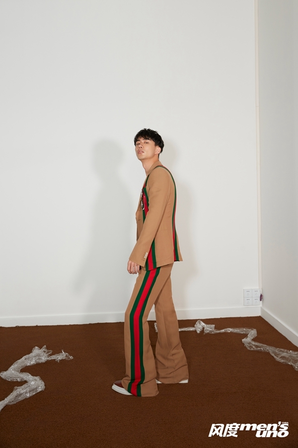 新浪娱乐讯 近日,新生代演员李燊为某时尚杂志拍摄的完整时尚大片释出