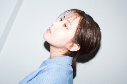 前少女时代成员徐贤拍写真 短发形象干练