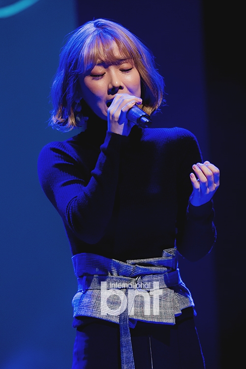 新浪娱乐讯 21日下午,韩国歌手金宝京,monday kiz在首尔江南区清潭洞