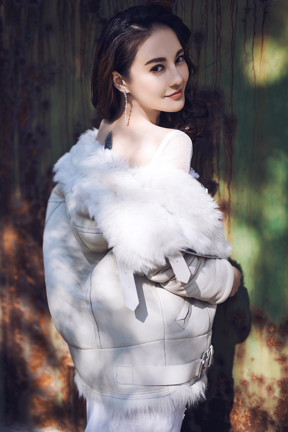 樊蕊秋季写真公开 曼妙身姿十足迷人