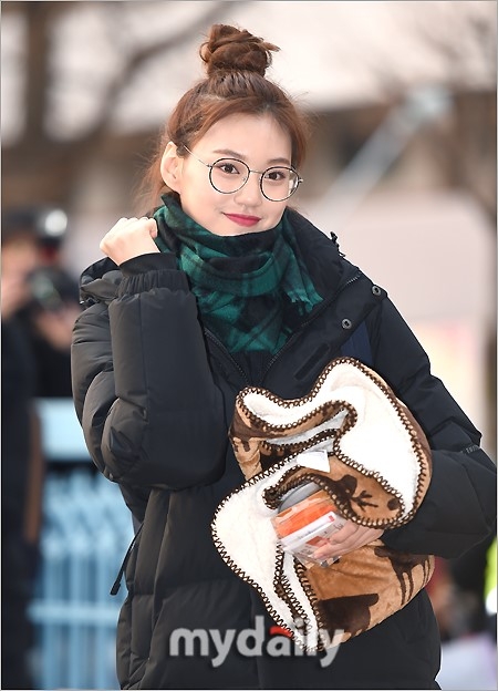 新浪娱乐讯 11月23日上午,韩国女团weki meki成员金度妍为参加2018