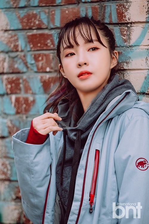 韩女星全智允拍时尚写真 演绎率性自我