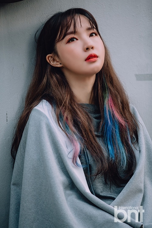 组图:韩女星全智允拍时尚写真 演绎率性自我