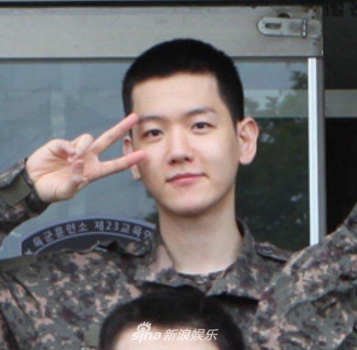 組圖：EXO邊伯賢軍隊訓練照公開 白嫩逆齡似高中生