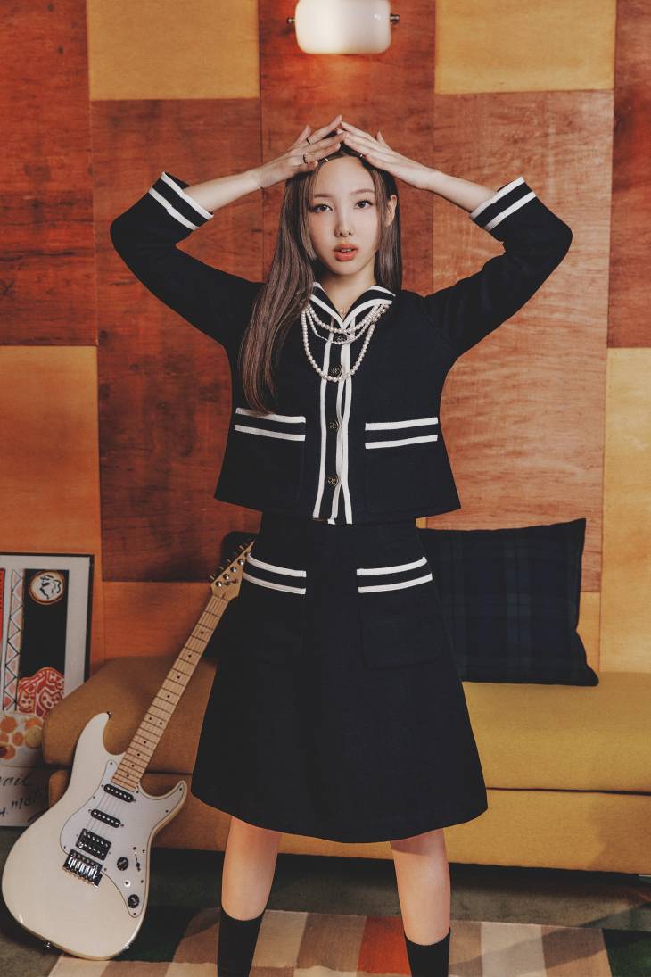 组图：TWICE林娜琏拍宣传照 俏皮少女风格可爱迷人