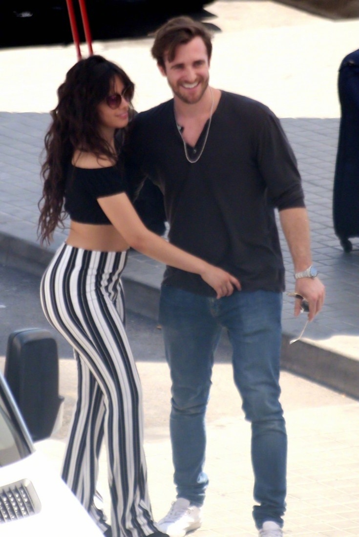 26 08:07:36 4 / 6 新浪娱乐讯 卡妹camila cabello和男友matthew