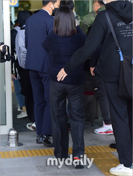 組圖：樸恩斌穿深色衣服現身機場 飛往泰國曼谷辦見面會