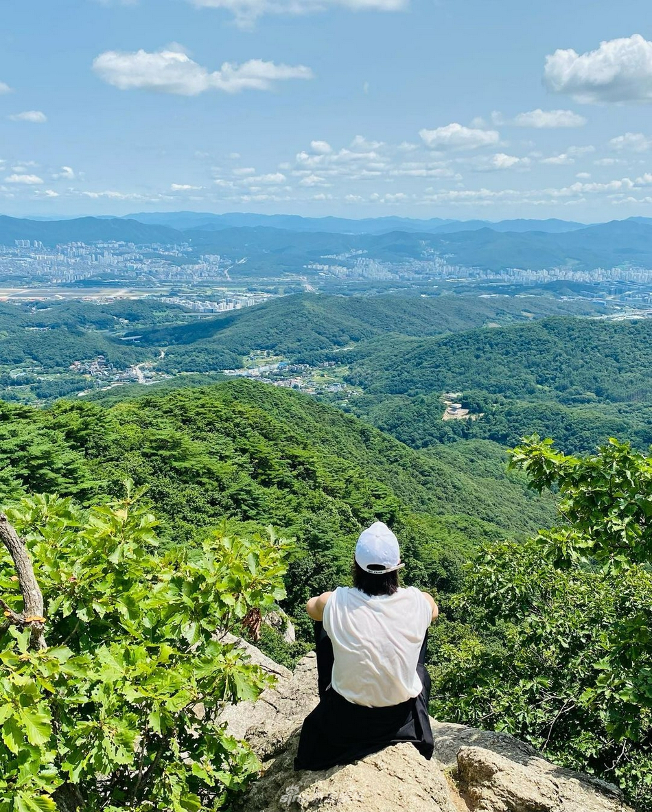 組圖：池昌旭新冠痊癒後鍛鍊 穿運動裝爬山狀態滿格