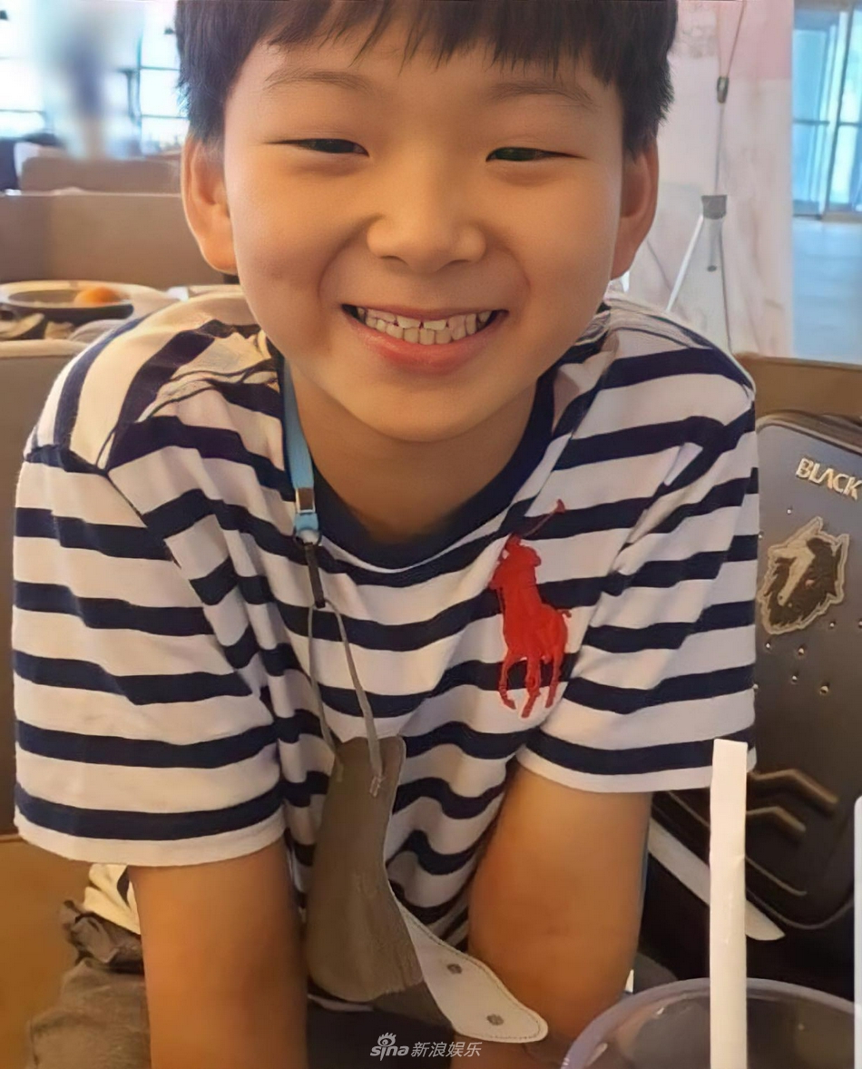 组图：宋家三胞胎近况公开 已经上小学三年级可爱依旧
