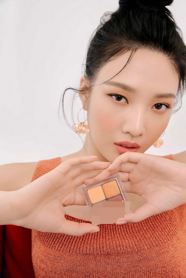 组图：RedVelvet成员Joy美妆写真公开 笑容甜美气质温柔