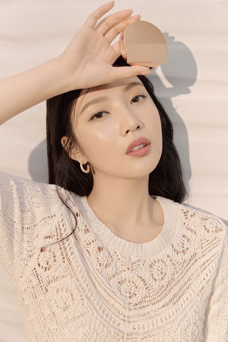 组图：RedVelvet成员Joy美妆写真公开 笑容甜美气质温柔