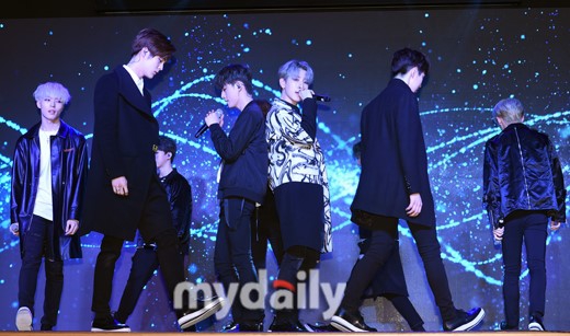 新浪娱乐讯 4月9日下午,韩国新人男团noir在首尔举行了出道showcase.