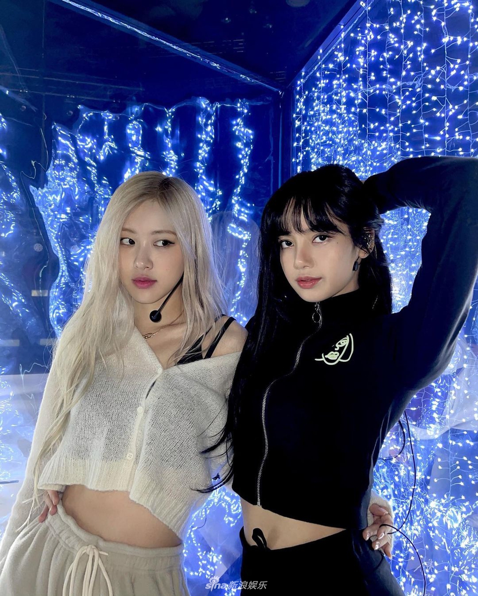 組圖：BLACKPINK彩排幕後照公開 Lisa穿運動裝露小蠻腰