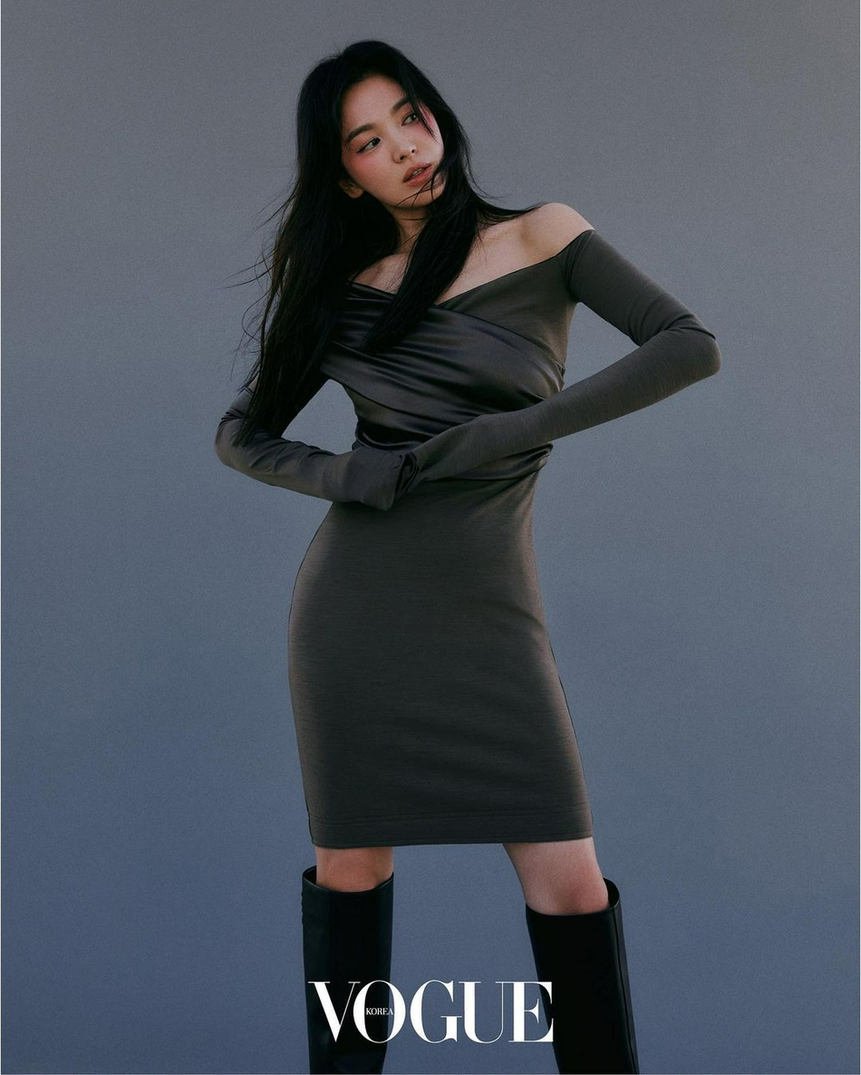 组图：宋慧乔《VOGUE》金九刊封面大片 气质优雅知性大方