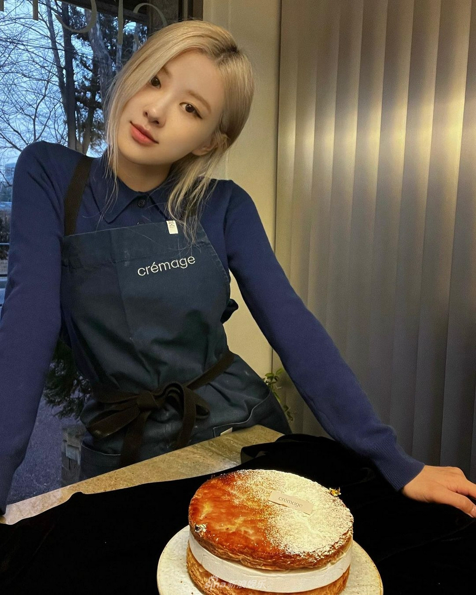 組圖：BLACKPINK樸彩英與金高銀合照 兩人一起做蛋糕畫面甜