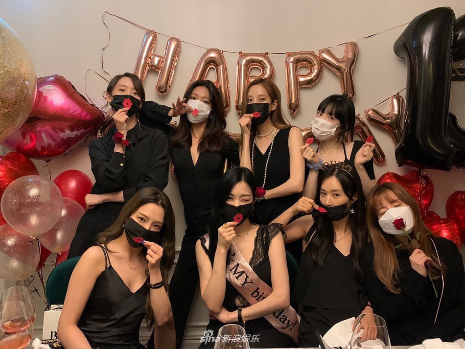 组图：少女时代合体庆祝出道13周年 8人穿黑色小礼服聚齐