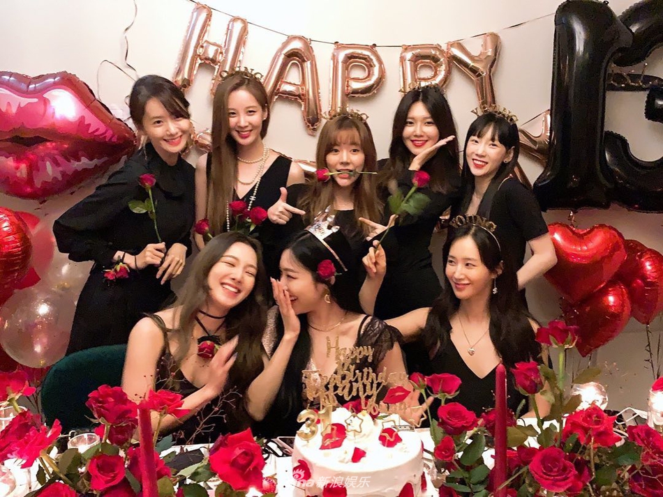 组图：少女时代合体庆祝出道13周年 8人穿黑色小礼服聚齐