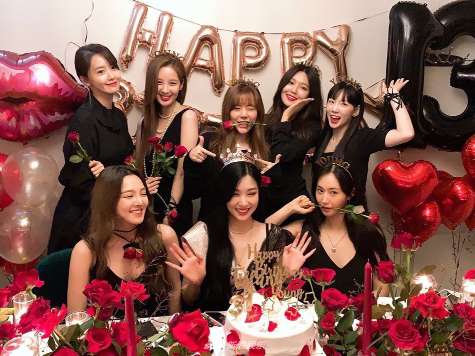 组图：少女时代合体庆祝出道13周年 8人穿黑色小礼服聚齐