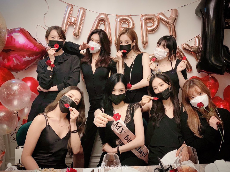 组图：少女时代合体庆祝出道13周年 8人穿黑色小礼服聚齐