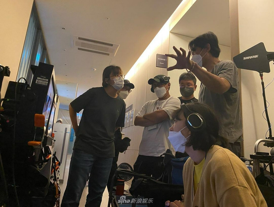 组图：韩孝周180度大鞠躬感谢观众 与朴炯植合照迎大结局