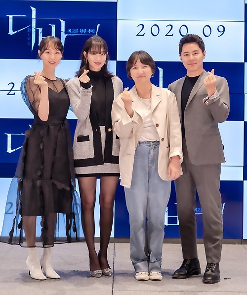 組圖：申敏兒穿黑絲亮相笑容溫柔 與李宥英等合作《Diva》