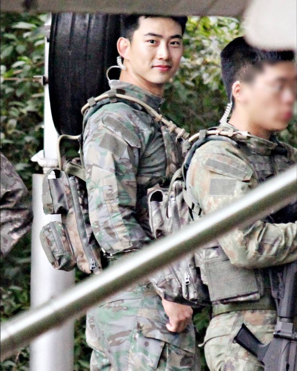 新浪娱乐讯 近日,正在军队服兵役的2pm成员玉泽演近照公开,照片中的他
