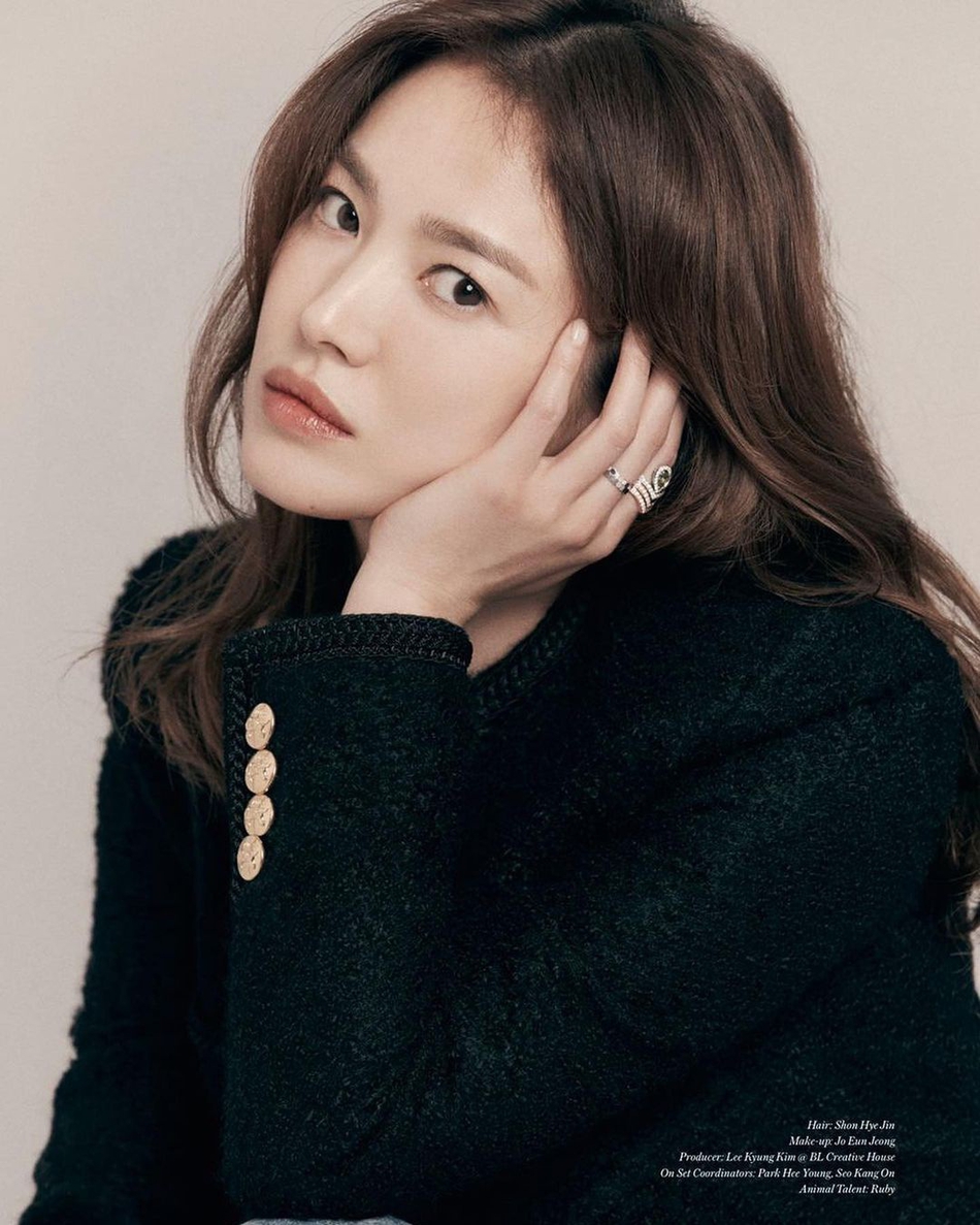 組圖：宋慧喬登香港版《Vogue》封面 氣質清雅凍齡如初
