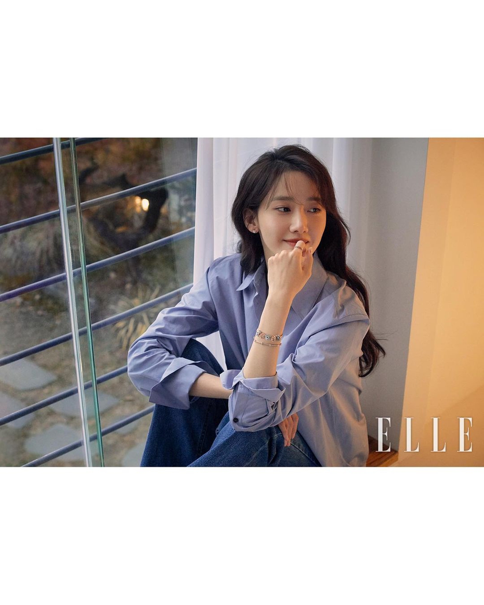 組圖：少女時代林允兒登時尚雜誌 甜笑清純節日氛圍濃