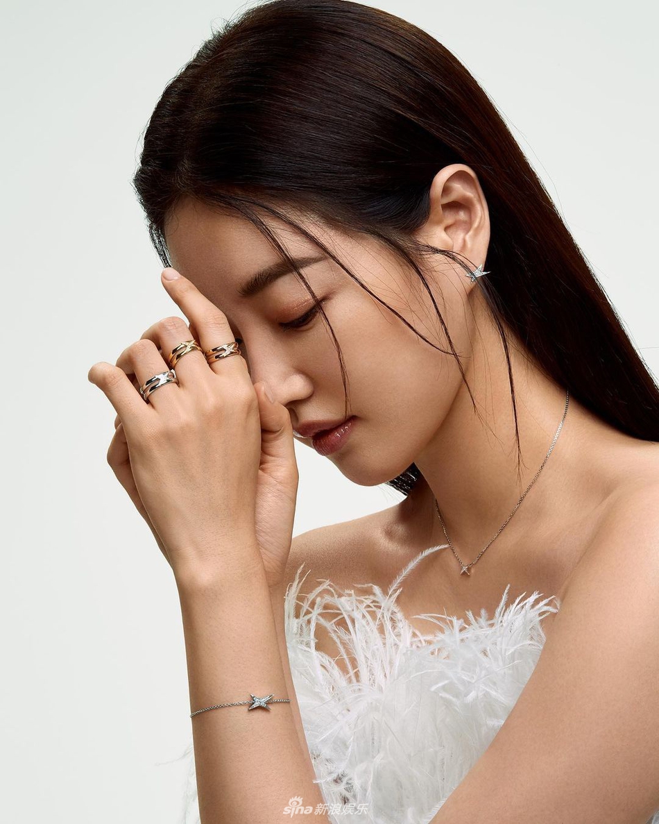组图：42岁韩星金莎朗娃娃脸超嫩 身材火辣曲线丰满