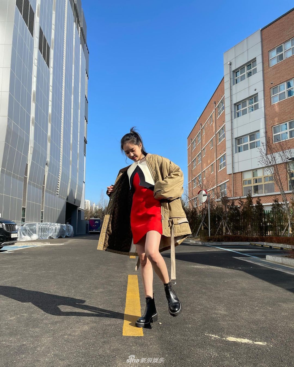 组图：Apink孙娜恩变脸疑“再发育” 被留言指认不出
