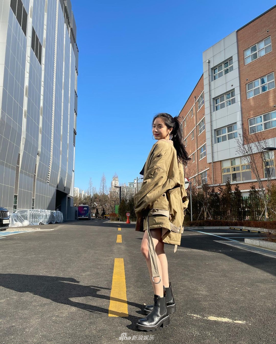 组图：Apink孙娜恩变脸疑“再发育” 被留言指认不出