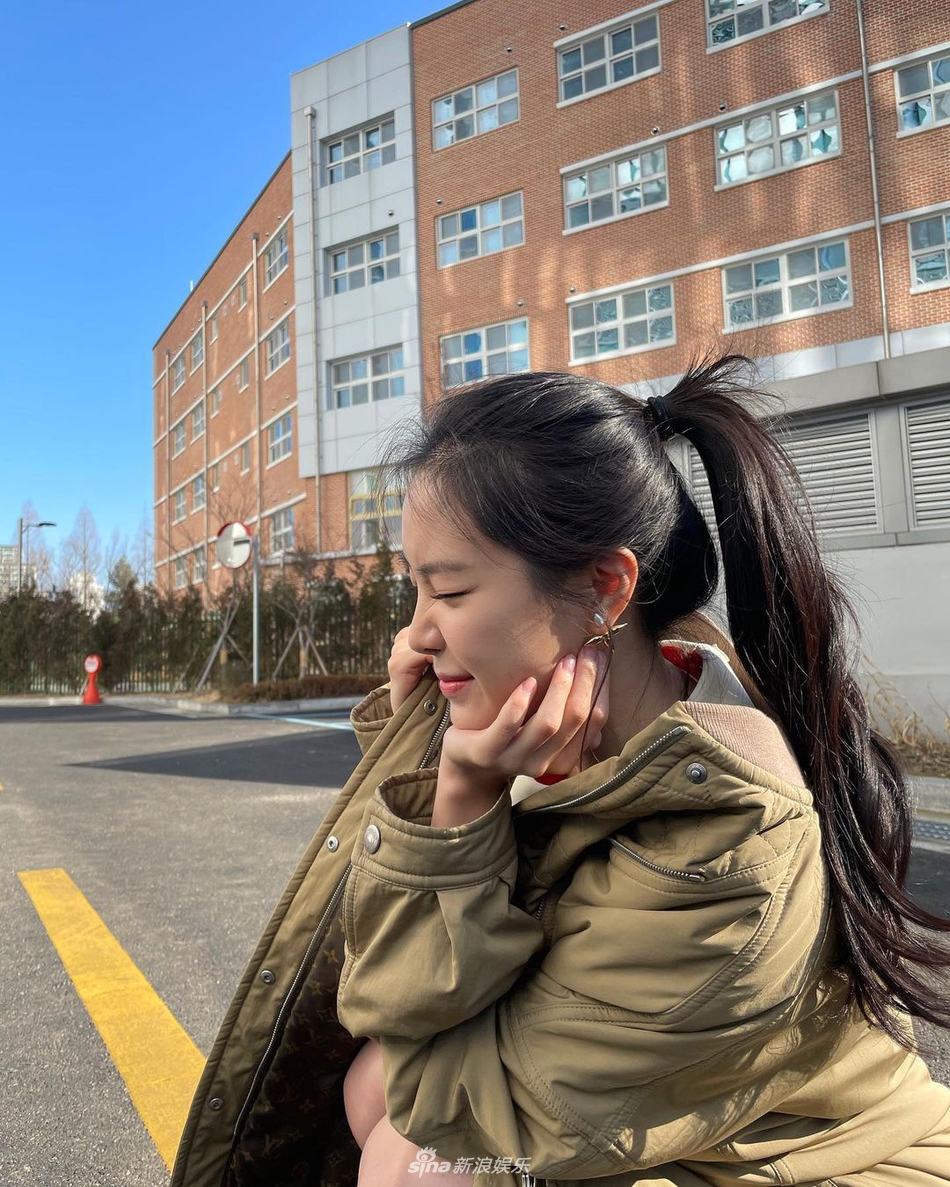 组图：Apink孙娜恩变脸疑“再发育” 被留言指认不出