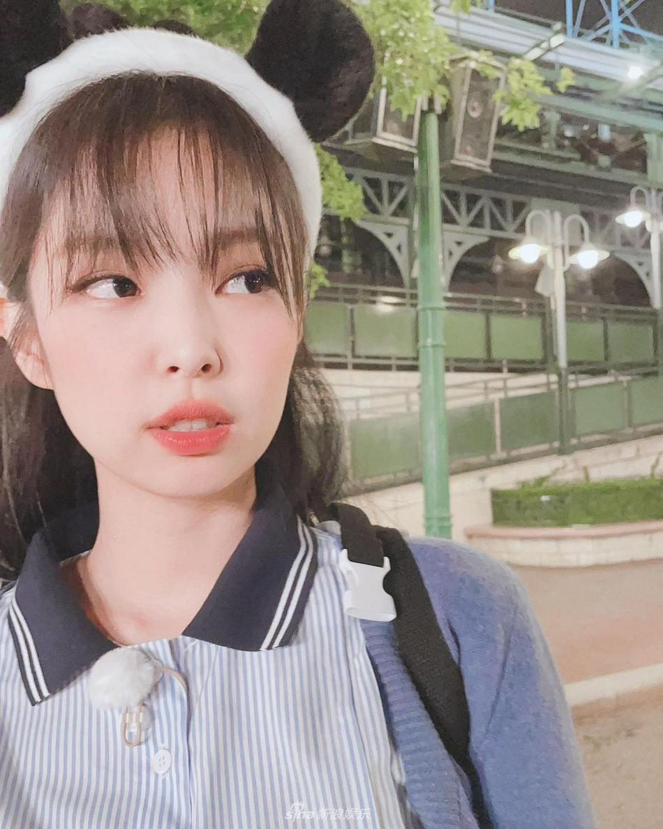 組圖：JENNIE戴熊貓髮箍自拍面板細嫩 造型可愛似學生
