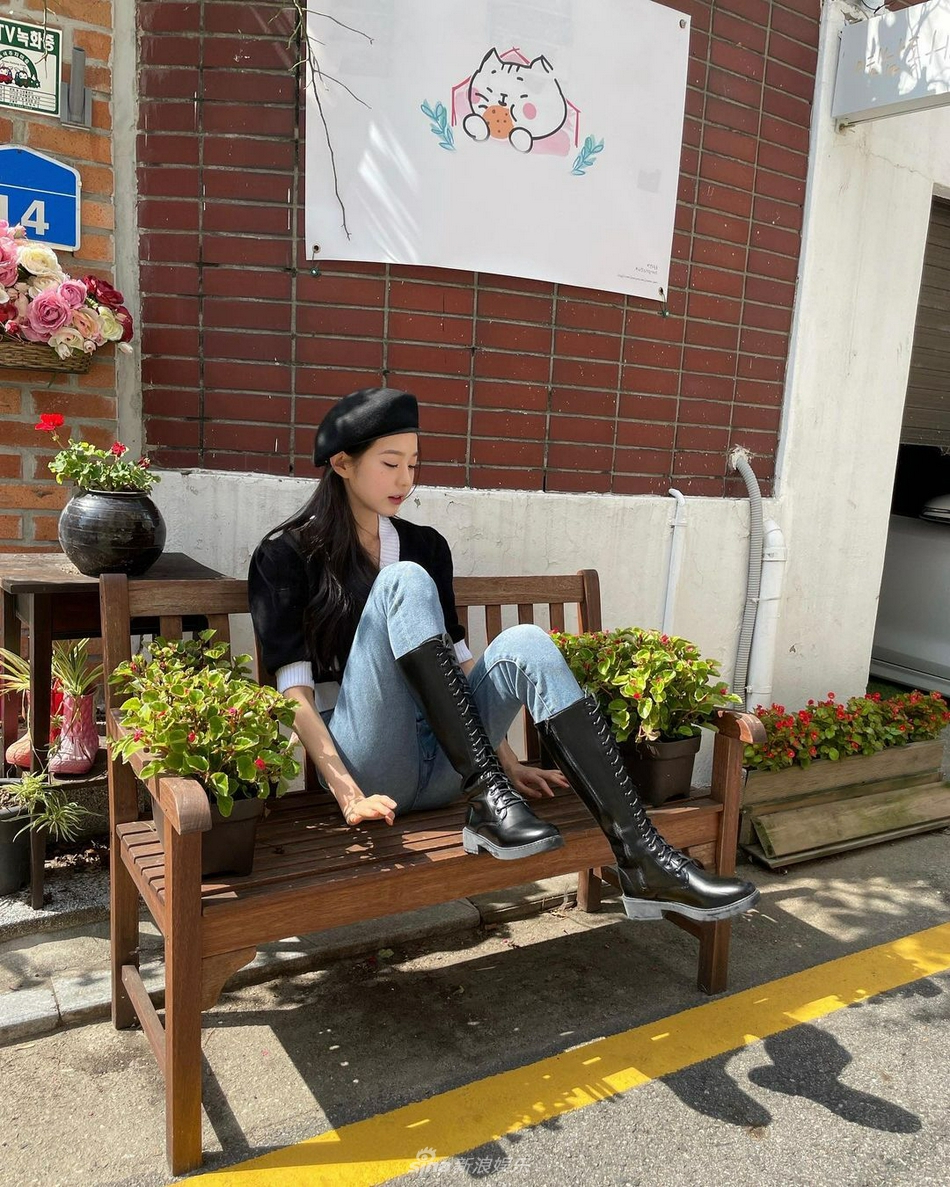 組圖：韓女星張元英晒照戴貝雷帽俏皮 大長腿似漫畫少女