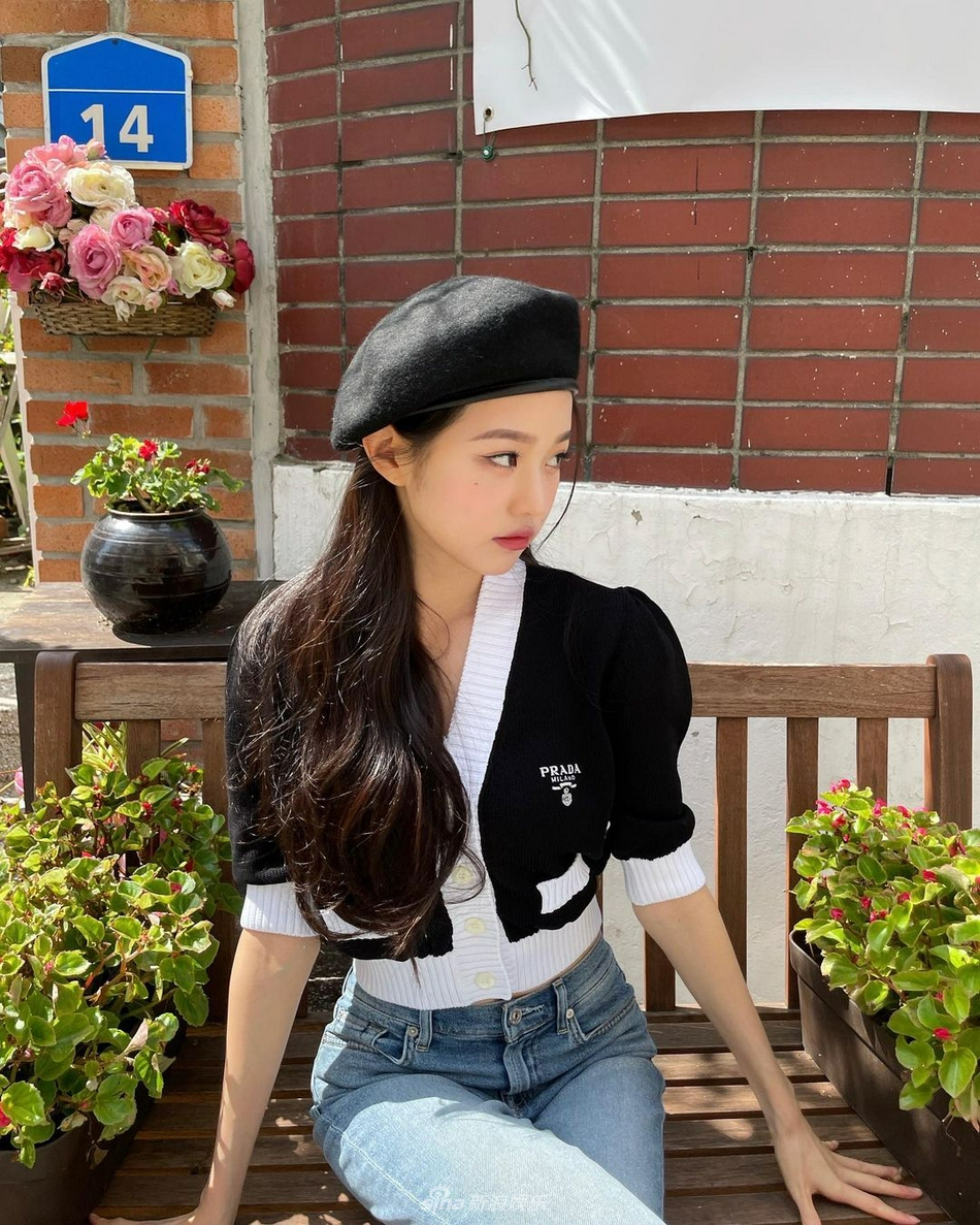 組圖：韓女星張元英晒照戴貝雷帽俏皮 大長腿似漫畫少女