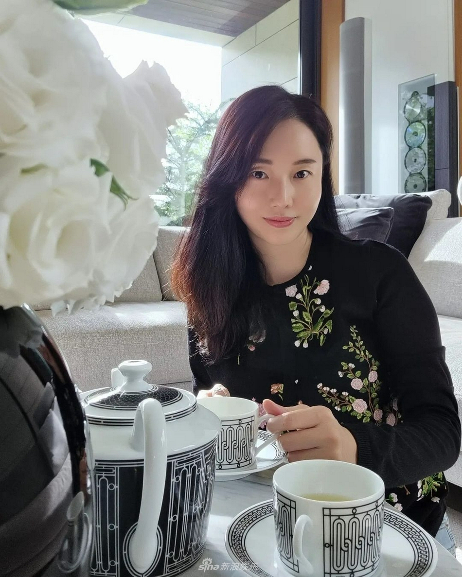 組圖：李貞賢孕期近照氣質溫柔 41歲高齡懷孕狀態好