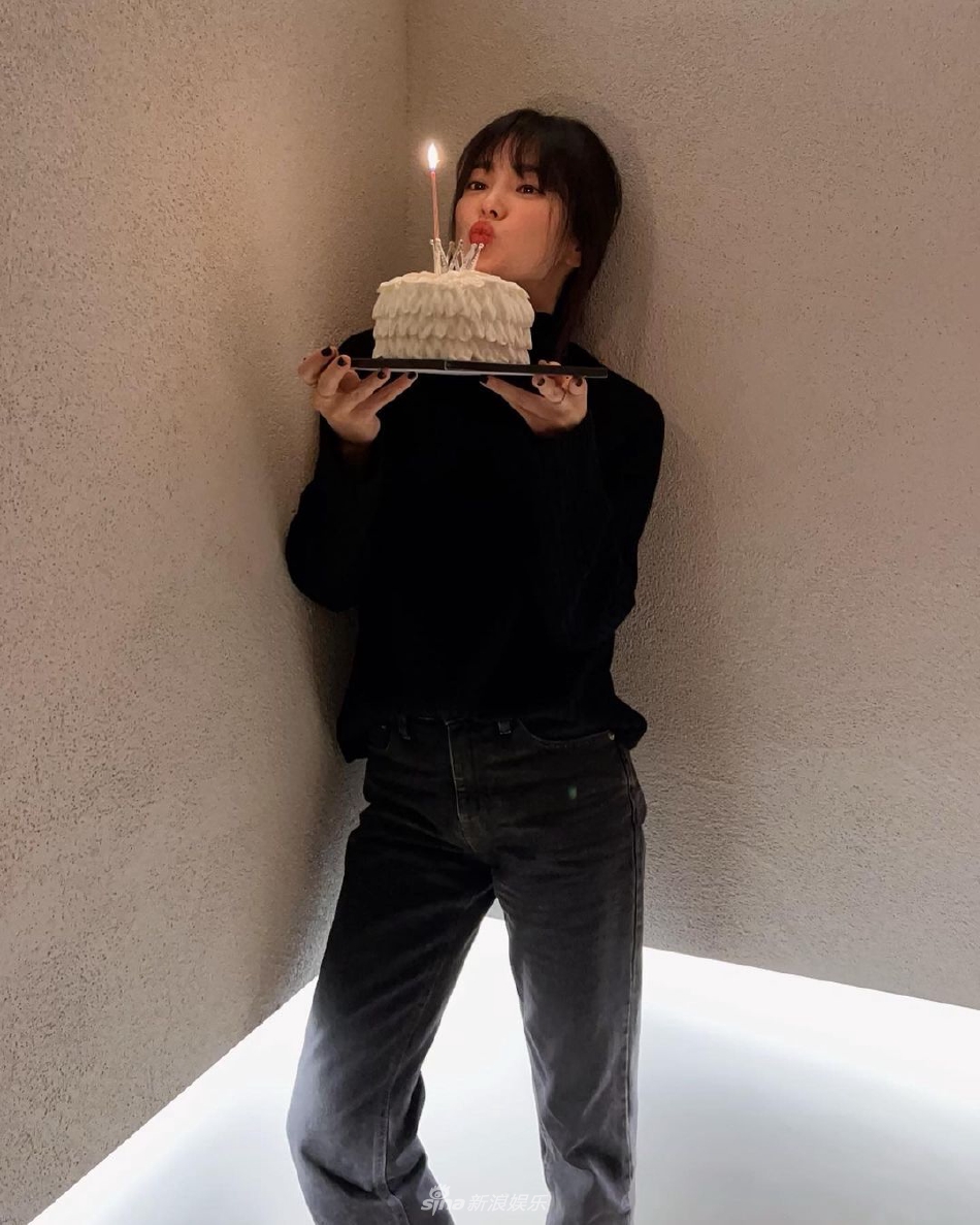 組圖：41歲宋慧喬慶祝生日 手捧蛋糕笑容甜似少女