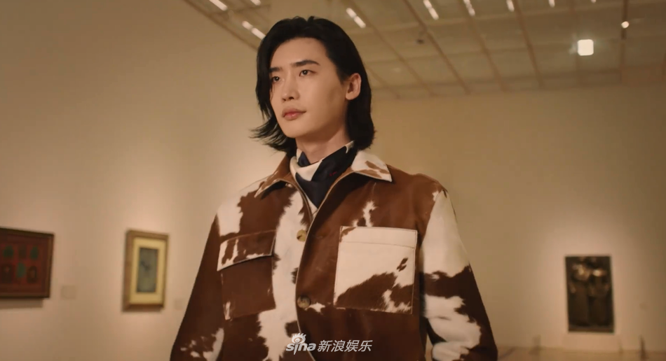 迴歸模特事業！李鍾碩再次走秀 長髮造型186身材完美