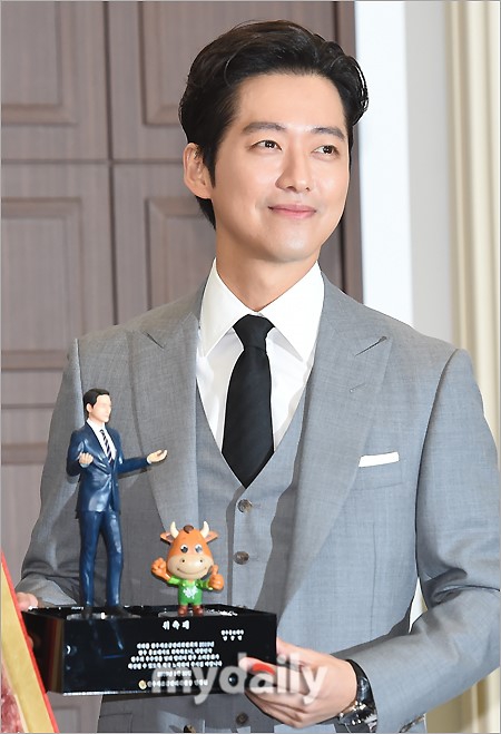 新浪娱乐讯 1月30日上午,韩国艺人南宫珉在首尔出席活动,被任命为了