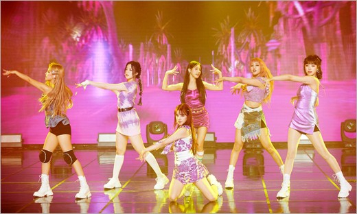組圖：韓女團(G)I-DLE發新專輯 紫色風格顯夏日魅力