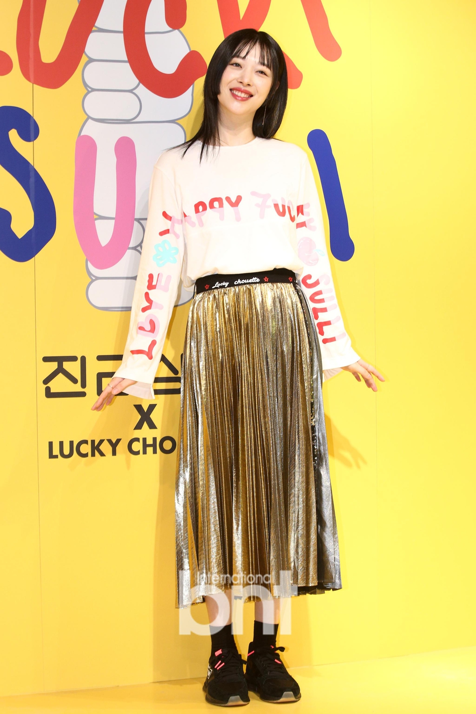 组图:崔雪莉公主切发型亮相活动 散发果汁甜美笑容_高清图集_新浪网