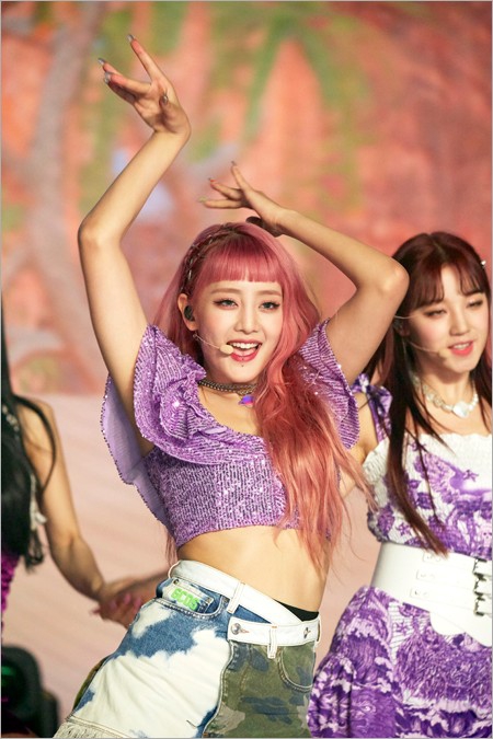組圖：韓女團(G)I-DLE發新專輯 紫色風格顯夏日魅力