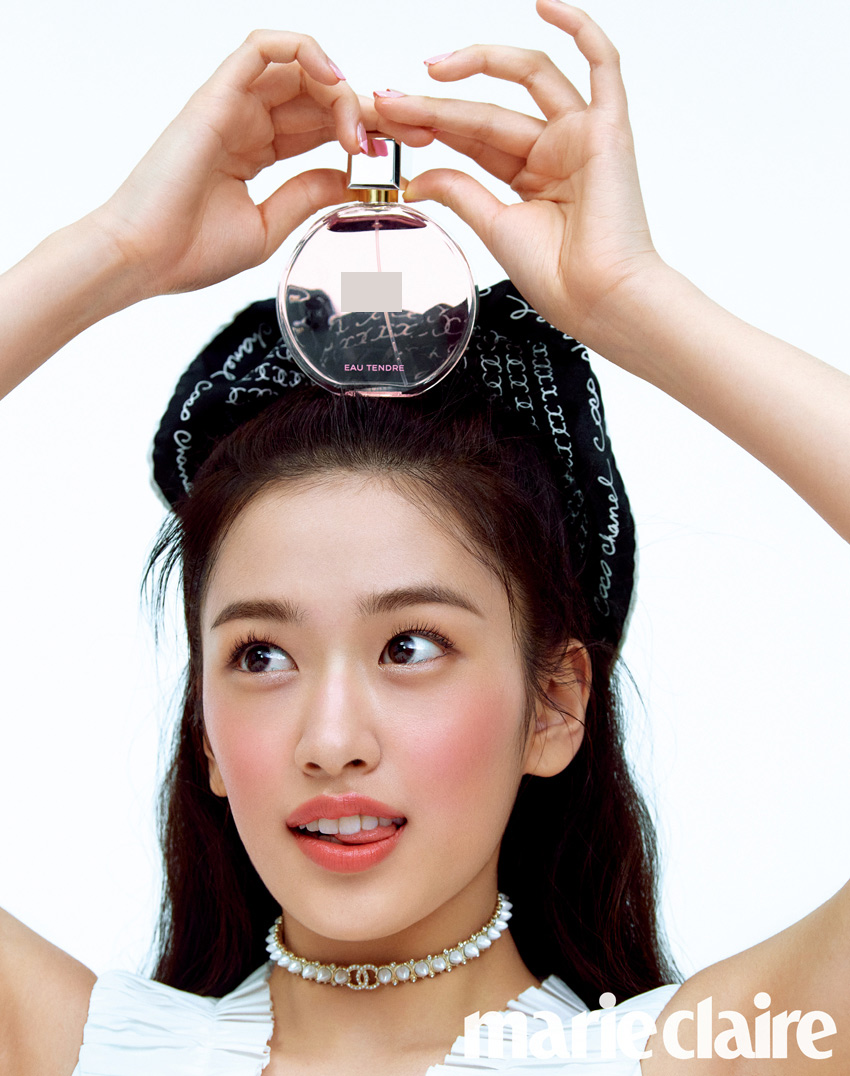 組圖：IVE安宥真登時尚雜誌拍寫真 粉嫩腮紅顯少女嬌羞