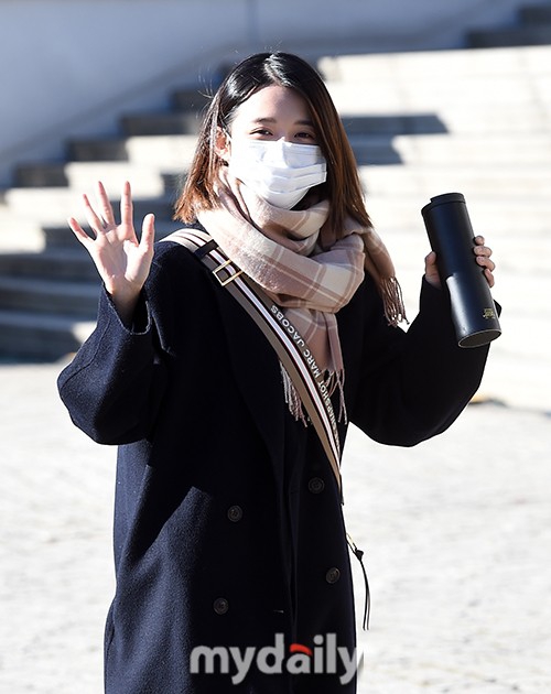 組圖：韓星南寶拉KBS出演電臺節目 左手無名指驚現戒指