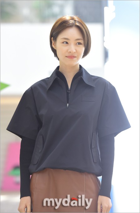 组图：韩女星李沇熹剪短发亮相 逆龄状态清纯惹人羡