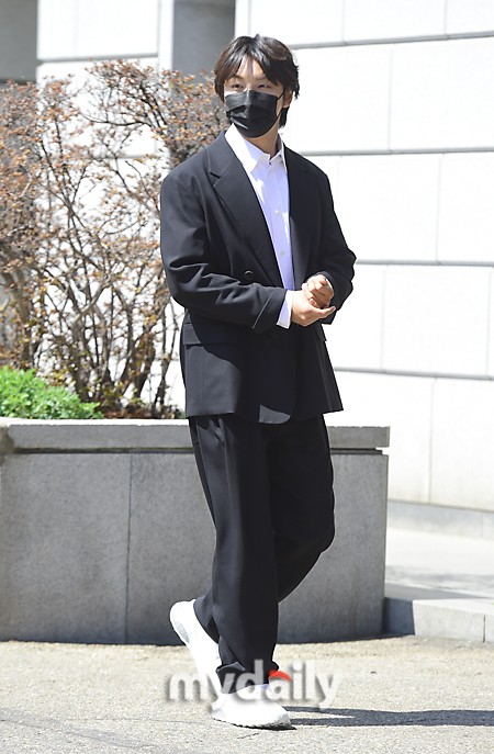 組圖：韓星尹施允出席新劇釋出會 休閒西裝顯寬大