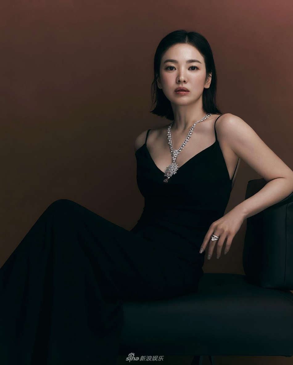 組圖：宋慧喬穿吊帶裙罕見秀身材 突破風格變貴氣熟女