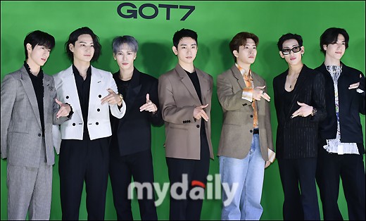 组图：韩团GOT7七人合体亮相 释出全新迷你专辑