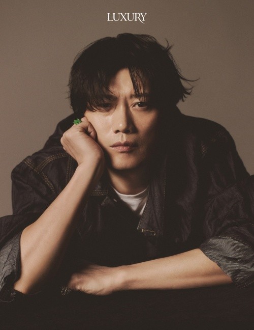 组图：《我的名字》朴熙顺登杂志气质超酷有个性